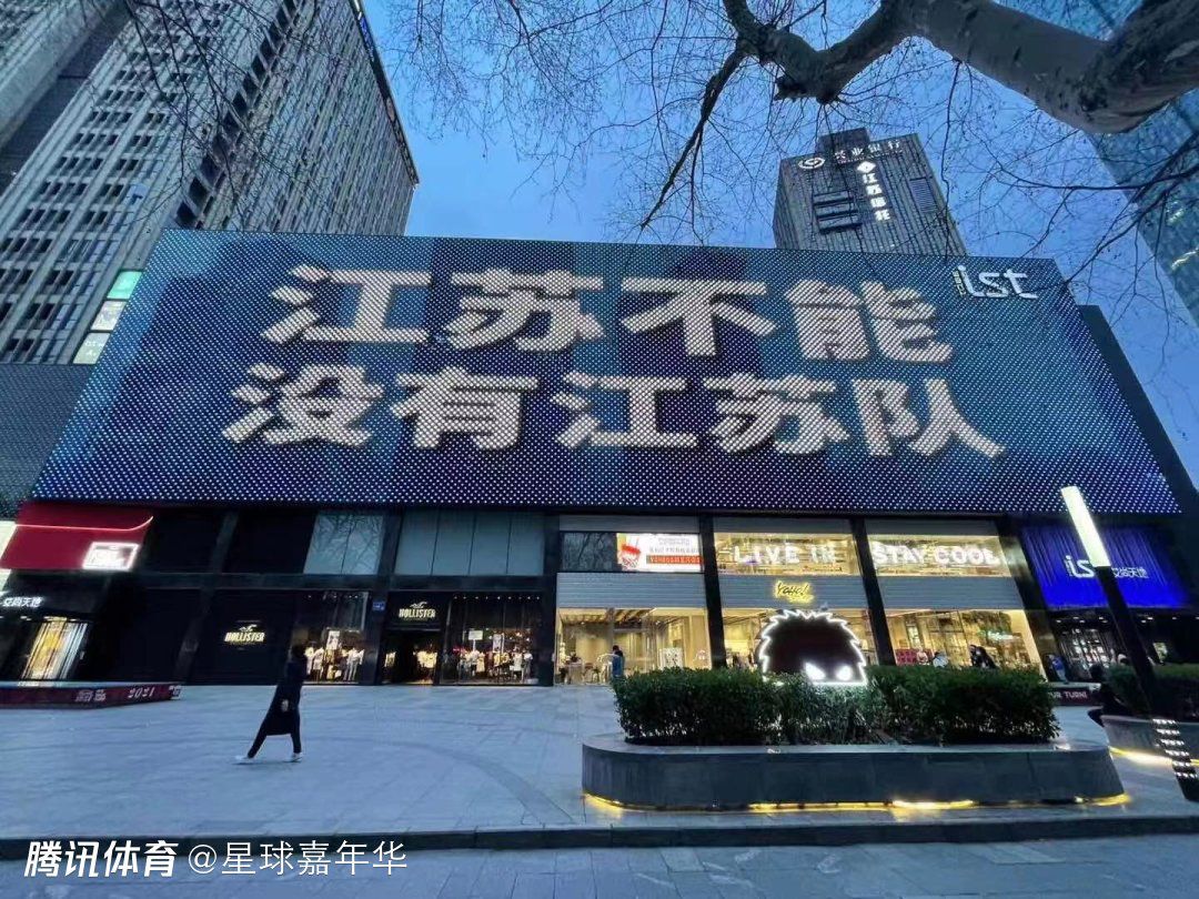 发布会现场发布会现场，导演兼总制片人宋胤熹表示，《家园行动》不仅将聚焦外交官在撤侨行动中的关键作用，同时还会通过小人物身上有血有肉的家国情怀，以小见大地映照出中国政府的大国担当及国际人道主义精神，在用最接地气的叙事方式调动国人的使命感和民族自豪感之余，更希望向世界展示中国为实践;构建人类命运共同体所做出的贡献和努力